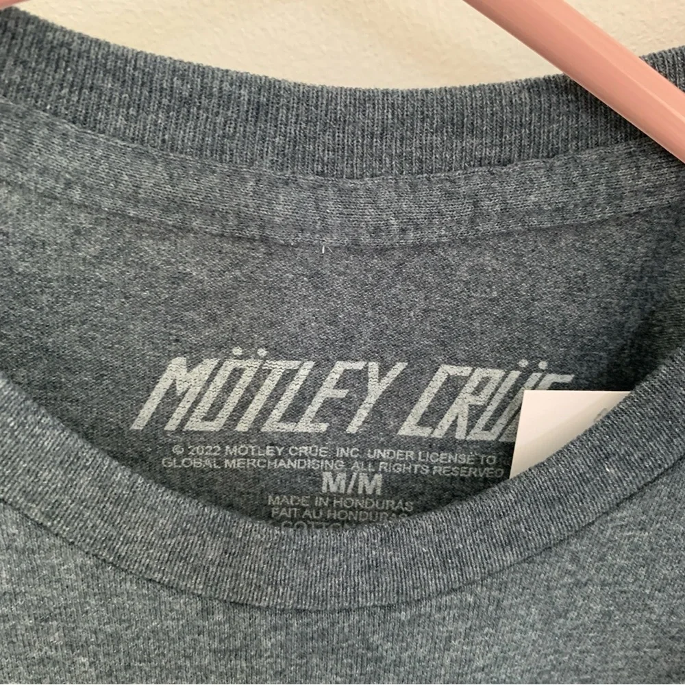 Motley Crew The Bad Boys of Hollywood Graphic T-Shirt - Gray NWT - Picture 4 of 8